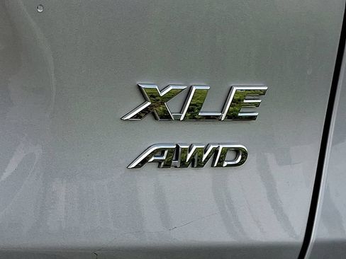 Used 2022 Toyota RAV4 XLE w/ Convenience Package AWD/4WD image 12