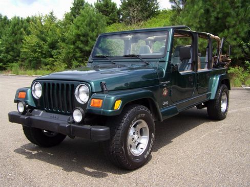 Used 2000 Jeep Wrangler Sahara AWD/4WD image 4