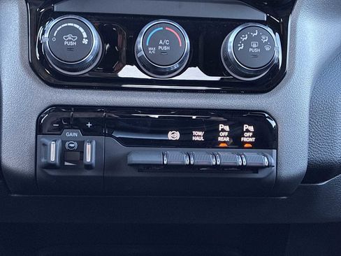 New 2025 RAM 2500 Big Horn AWD/4WD image 16