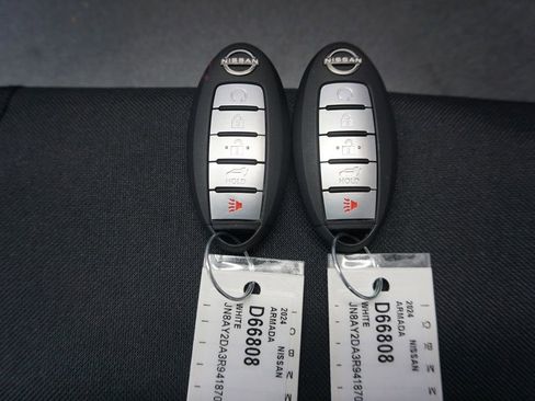 Used 2024 Nissan Armada Platinum w/ Captain's Chairs Package image 21