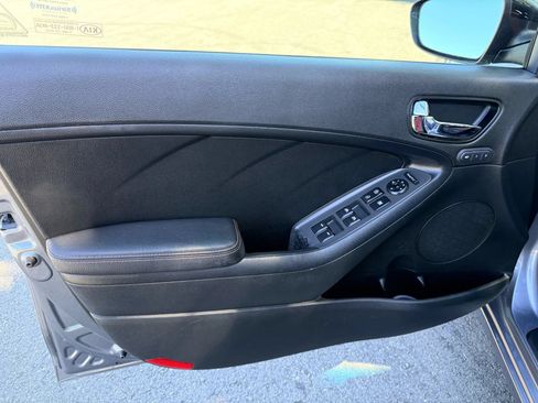 Used 2017 Kia Forte SX FWD image 9