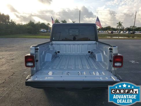 Used 2023 Jeep Gladiator Sport image 24