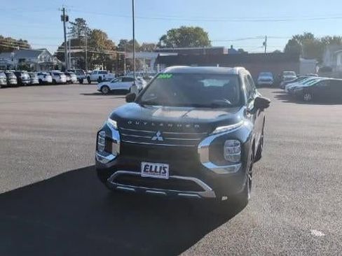 Used 2024 Mitsubishi Outlander SEL image 3