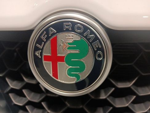 Used 2023 Alfa Romeo Stelvio Ti AWD/4WD image 7