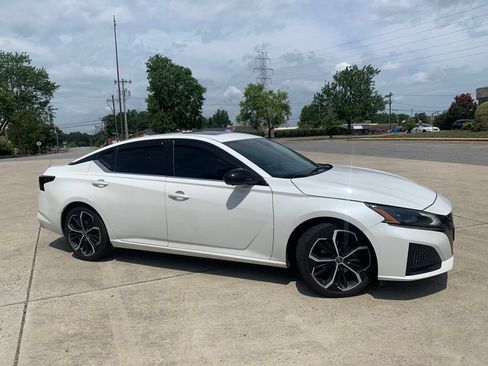 Used 2023 Nissan Altima 2.0 SR FWD image 8