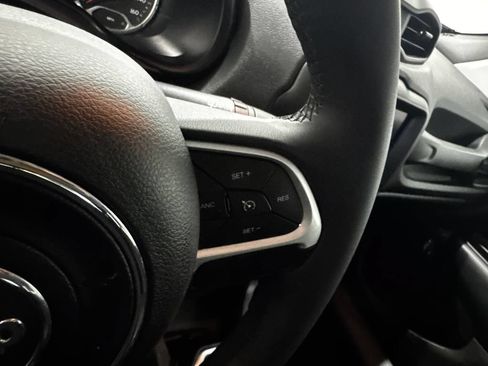 Used 2023 Jeep Renegade Altitude AWD/4WD image 7