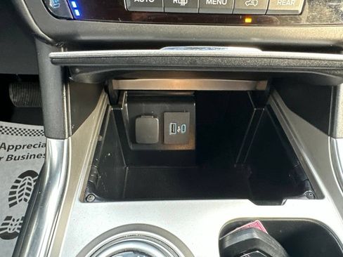 Used 2020 Ford Explorer Platinum w/ Premium Technology Package AWD/4WD image 21