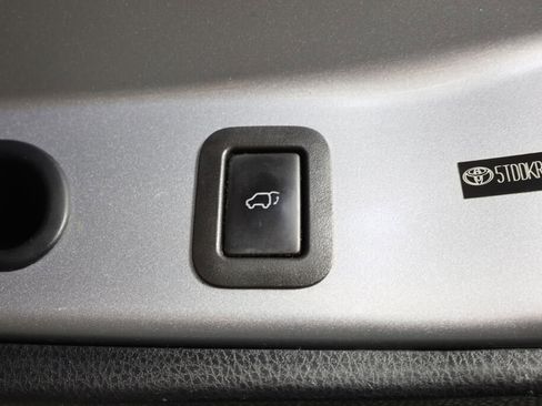 Used 2014 Toyota Highlander Limited Platinum image 19