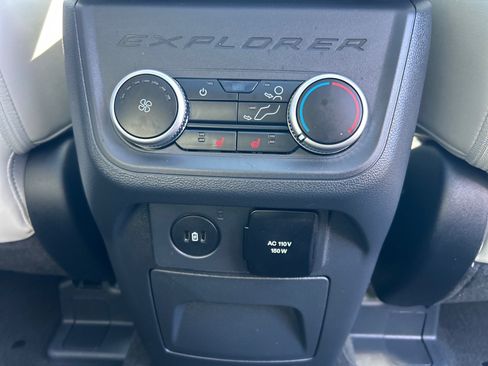 Used 2025 Ford Explorer Platinum w/ Ultimate Package AWD/4WD image 22