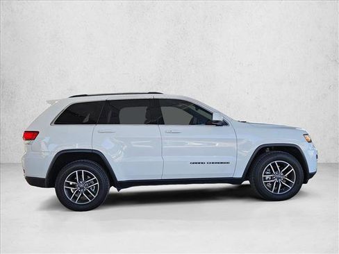 Used 2020 Jeep Grand Cherokee Laredo w/ Laredo X Package image 4