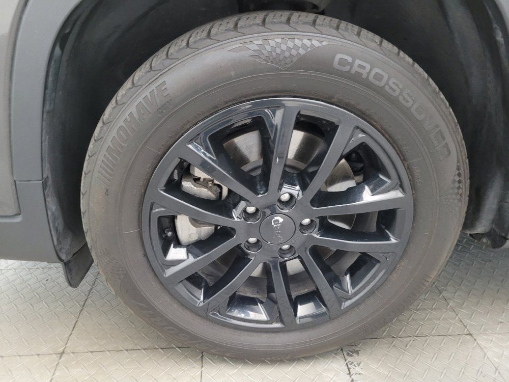 Used 2020 Jeep Cherokee Latitude Plus w/ Comfort/Convenience Group FWD image 31