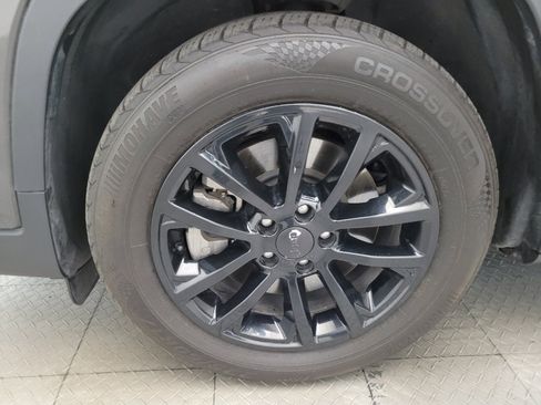Used 2020 Jeep Cherokee Latitude Plus w/ Comfort/Convenience Group FWD image 31