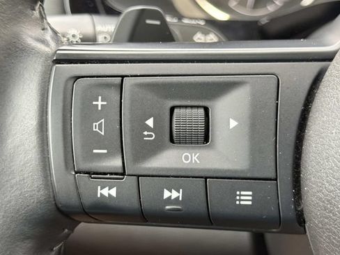 Used 2024 Nissan Pathfinder SV FWD image 24