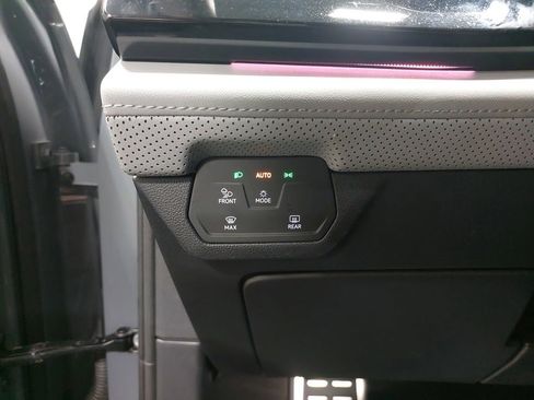 Used 2024 Volkswagen Atlas Peak Edition SEL image 29