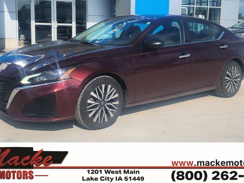 Used 2024 Nissan Altima 2.5 SV FWD image 1