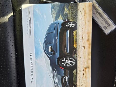 Used 2023 Chrysler Pacifica Touring-L FWD image 29