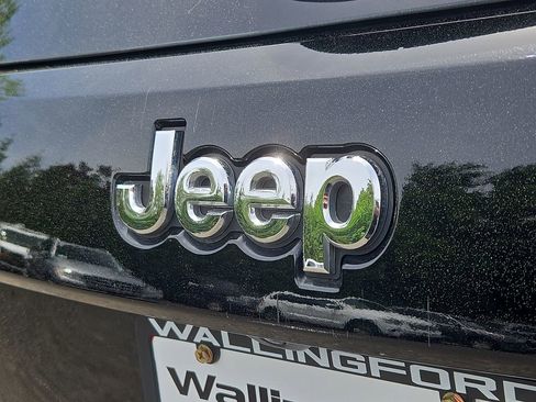 Used 2020 Jeep Grand Cherokee Overland AWD/4WD image 27