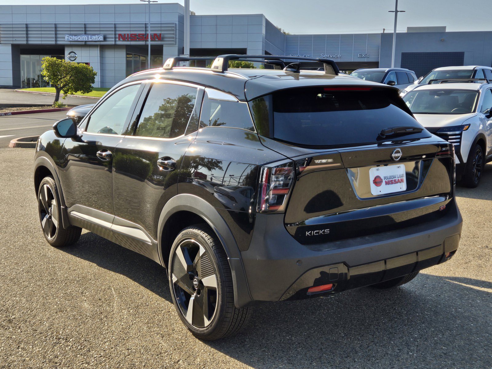 New 2026 Nissan Kicks SR w/ Cold Weather Package FWD image 6