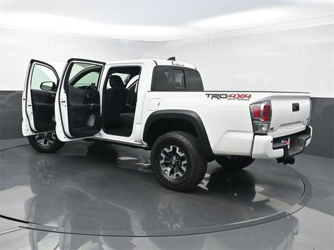 Used 2022 Toyota Tacoma TRD Off-Road image 20