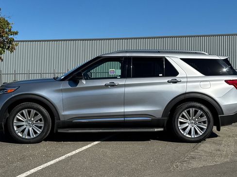 Used 2020 Ford Explorer Limited w/ Class III Trailer Tow Package image 6