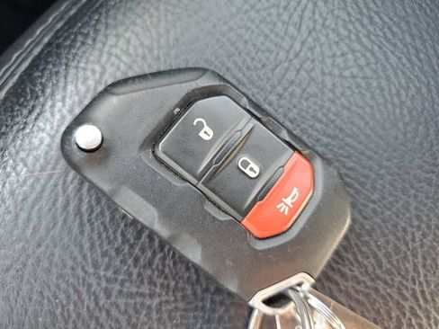 Used 2019 Jeep Wrangler Unlimited Sahara AWD/4WD image 25