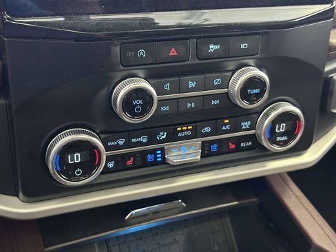 Used 2024 Ford Expedition Limited RWD image 30