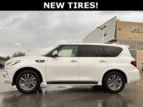 Certified 2023 INFINITI QX80 Luxe w/ All-Season Package image 2