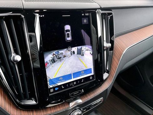 Certified 2023 Volvo XC60 B5 Ultimate w/ Protection Package Premier image 31