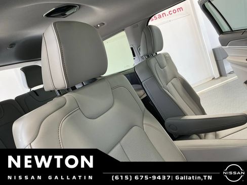 Used 2022 Jeep Grand Cherokee L Overland w/ Advanced Protech Group III AWD/4WD image 29