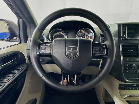 Used 2014 Dodge Grand Caravan SXT FWD image 11