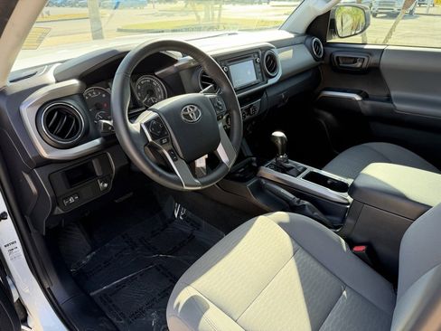 Used 2017 Toyota Tacoma SR5 image 10