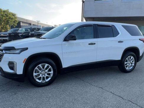 Used 2022 Chevrolet Traverse LS image 4