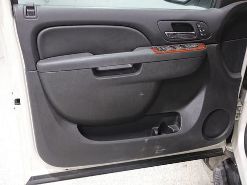 Used 2010 Chevrolet Avalanche LTZ AWD/4WD image 13