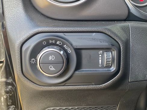 Used 2023 Jeep Gladiator Sport AWD/4WD image 15