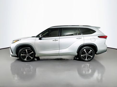 Used 2021 Toyota Highlander XSE AWD/4WD image 4
