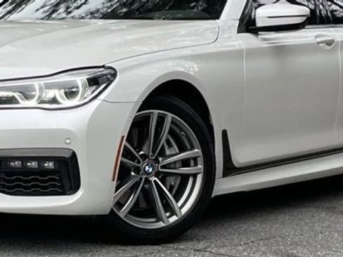 Used 2019 BMW 750i xDrive w/ M Sport Package image 2