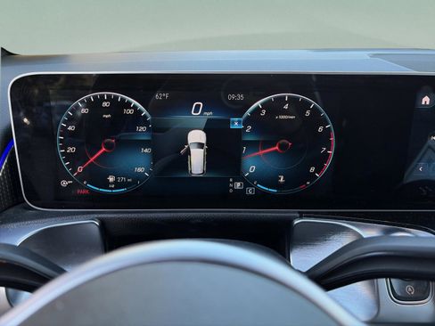 Used 2021 Mercedes-Benz GLB 250 w/ Premium Package image 10