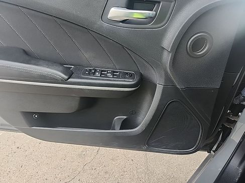 Used 2019 Dodge Charger SXT RWD image 6
