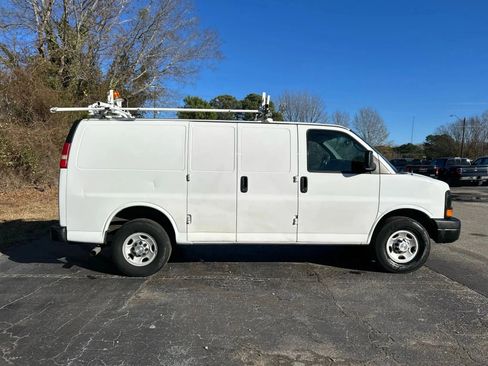 Used 2015 Chevrolet Express 2500 image 2