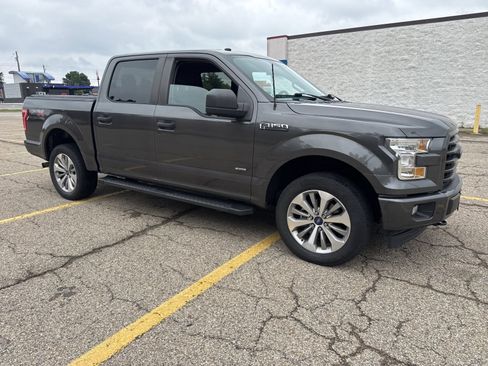 Used 2017 Ford F150 XL w/ Equipment Group 101A Mid AWD/4WD image 4