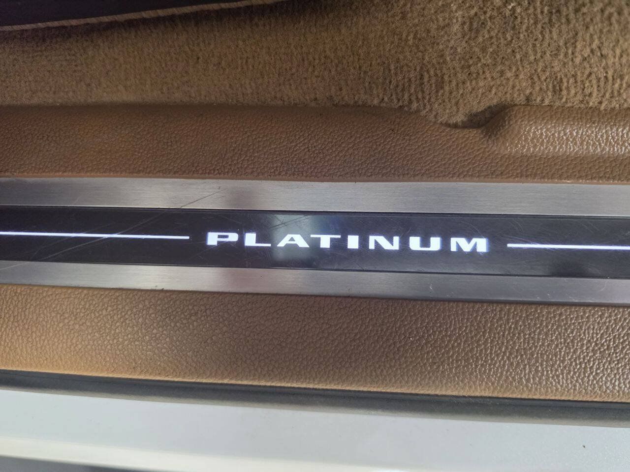 Used 2017 Cadillac Escalade Platinum AWD/4WD image 31