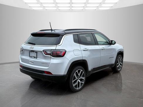 Used 2025 Jeep Compass Limited w/ Elite Group AWD/4WD image 4