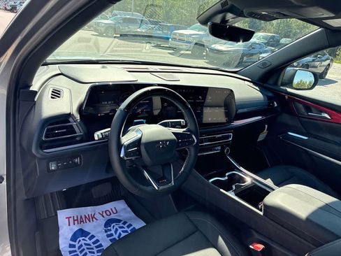 New 2026 Chevrolet Traverse Z71 w/ Enhanced Driving Package AWD/4WD image 10