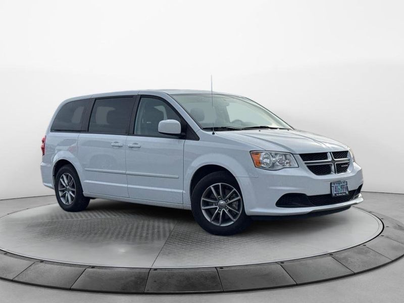 Used 2016 Dodge Grand Caravan SE image 1
