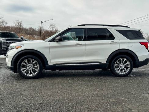 Used 2022 Ford Explorer XLT w/ Equipment Group 202A image 6