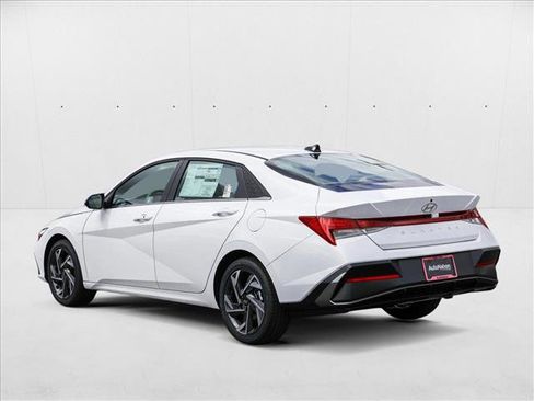 New 2025 Hyundai Elantra SEL image 7