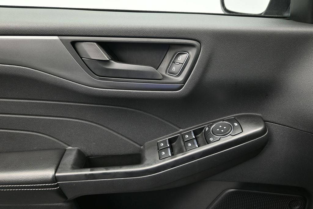 Used 2025 Ford Escape Active AWD/4WD image 22