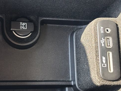 Used 2015 Dodge Charger SXT RWD image 29