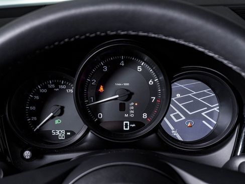 Certified 2025 Porsche Macan image 21