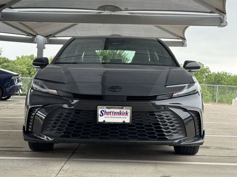 Used 2025 Toyota Camry SE FWD image 7